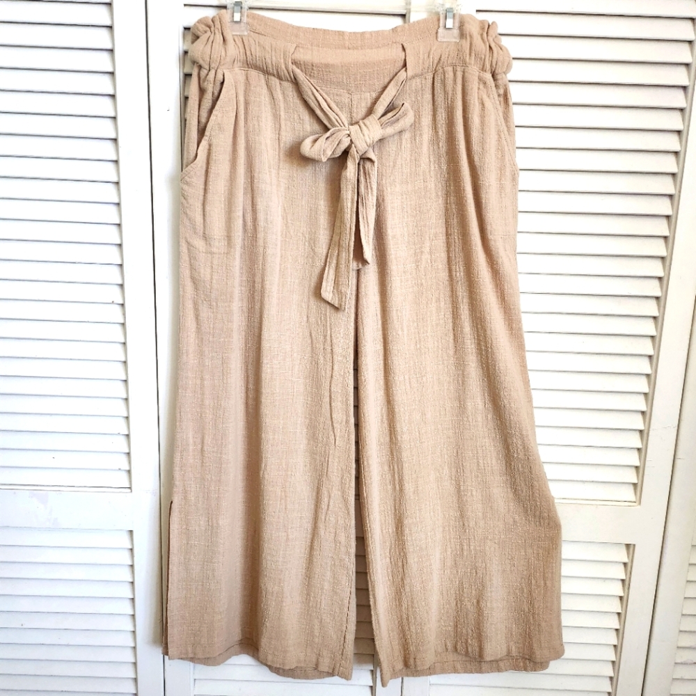 Pants, wide leg gauzy material, elastic an tie waist, size Medium